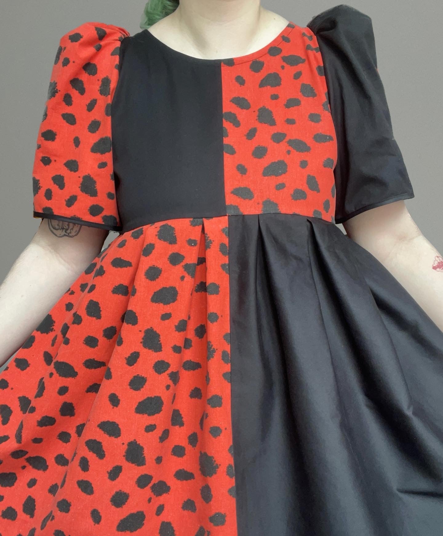 M-L (XL) checkered red-black spacious dress