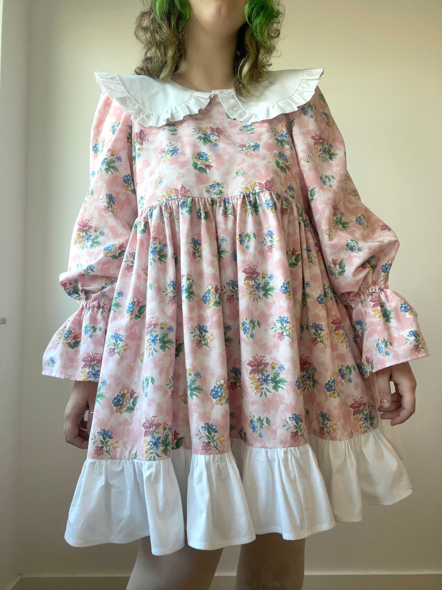 XL-2XL (3XL) dress with candy sleeves, white collar and pockets