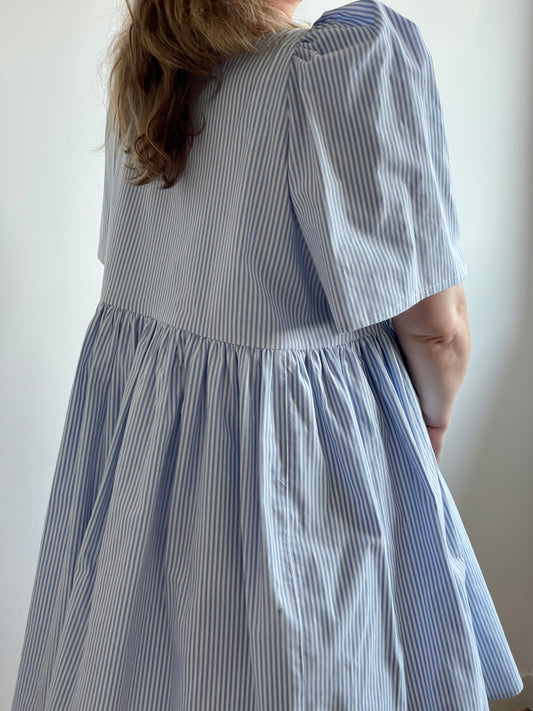 M-L (XL) blue-white stripes spacious dress