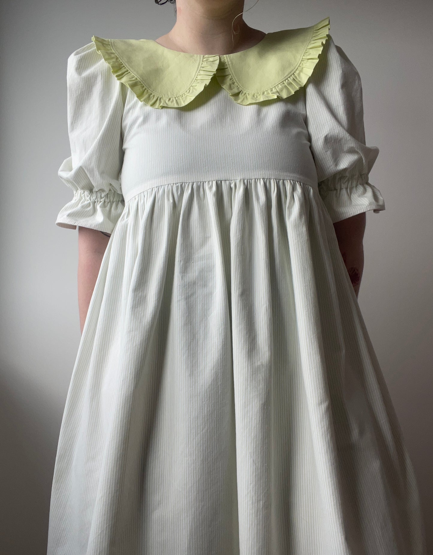 M-L (XL) white dress with green collar