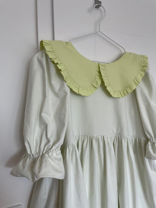 M-L (XL) white dress with green collar