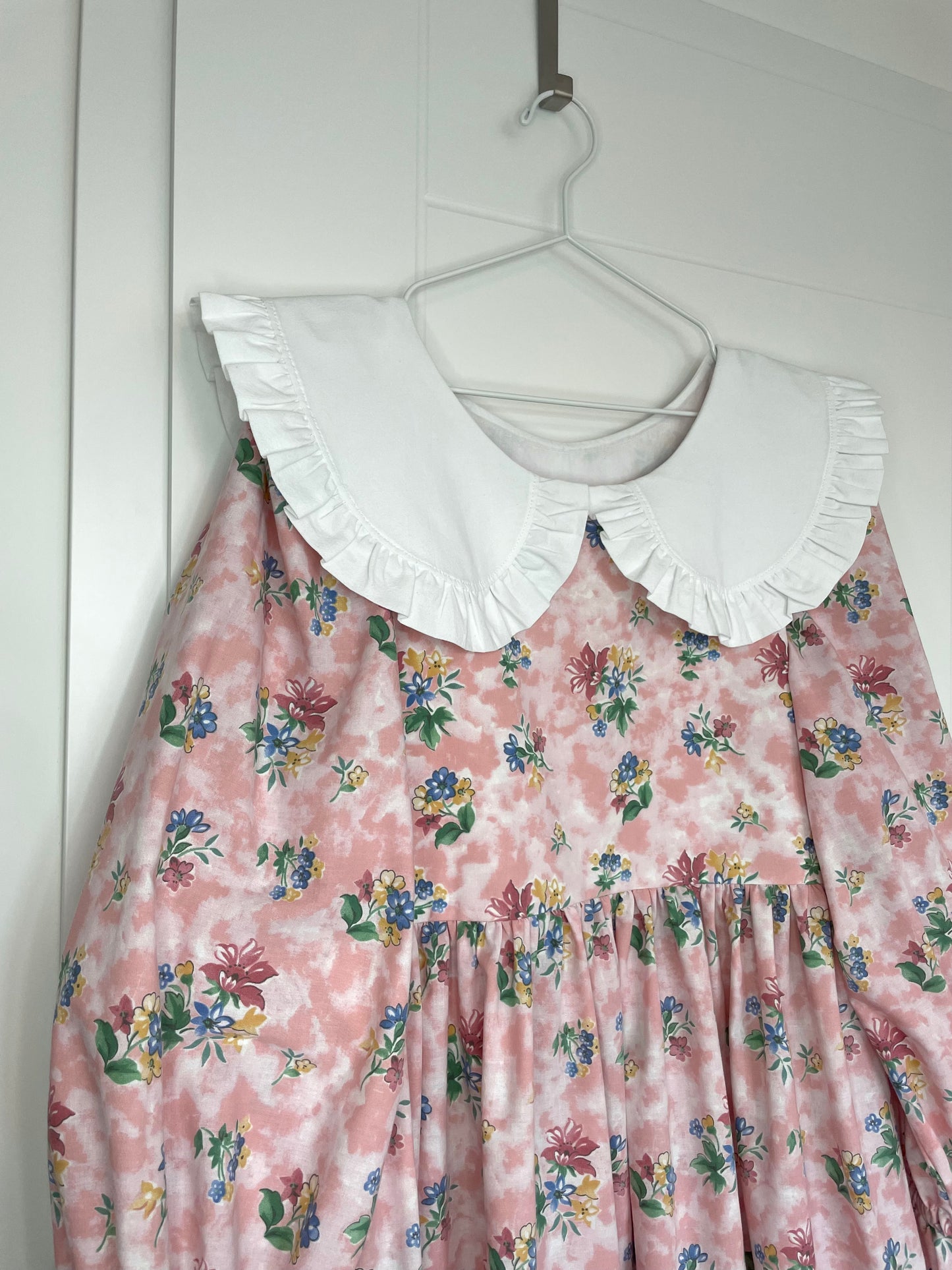 XL-2XL (3XL) dress with candy sleeves, white collar and pockets